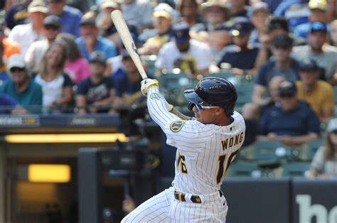 Kolten Wong lifts Milwaukee Brewers to series win over Washington Nationals