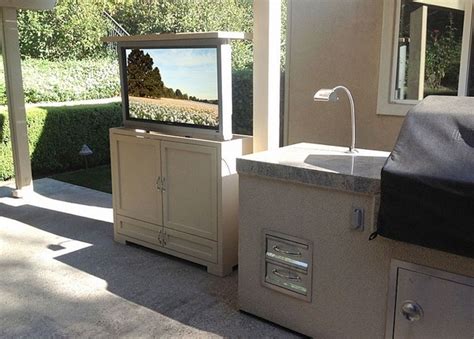 Outdoor TV enclosure ideas – take the entertainment outdoors