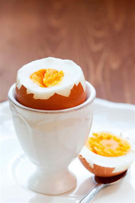 Hard Boiled Eggs in the Microwave (How to Boil Eggs in Microwave) - TipBuzz