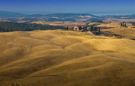 Tuscany Farm in Fields Free Photo Download | FreeImages