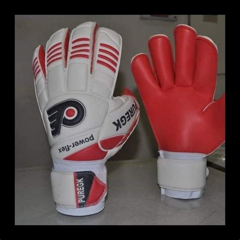 GOALKEEPER GLOVES - Mazzbrosports