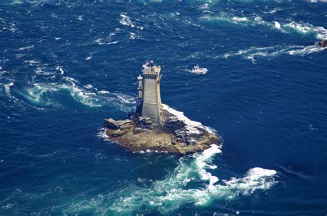 Vieille Lighthouse in Plogoff, Brittany, France - lighthouse Reviews ...