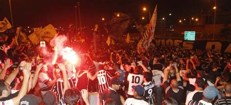 Scenes! 15,000 Corinthians fans turn up at the airport to cheer their team off to the Club World ...