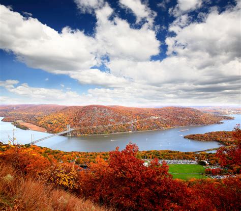 Why You Should Consider a Hudson River Fall Foliage Cruise