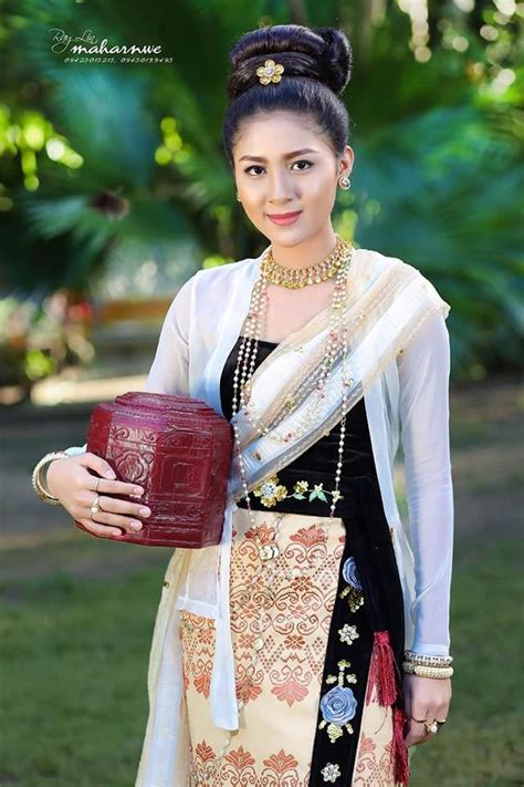 Myanmar 🇲🇲 | Burmese traditional costume | Traditional dresses, Myanmar ...