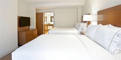 Holiday Inn Express & Suites Austin Downtown - University Guest Room ...