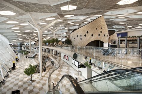 Aeroporto Internacional Heydar Aliyev em Baku / Autoban | ArchDaily Brasil