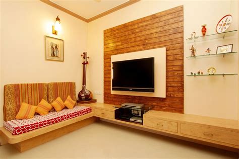 small drawing room interior design indian - Google Search #IndianHomeDecor | Hall interior ...