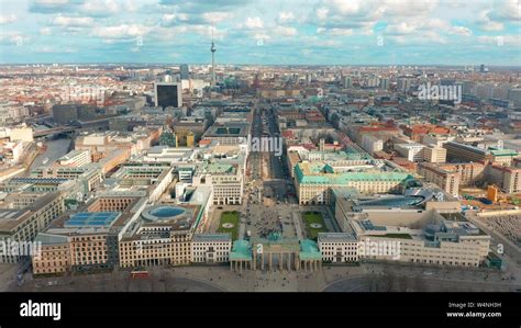 Brandenburg gate aerial view hi-res stock photography and images - Alamy