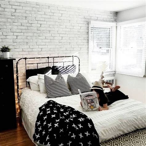 49 Elegant Exposed Brick Apartment Décor Ideas | Brick wallpaper bedroom, White apartment decor ...