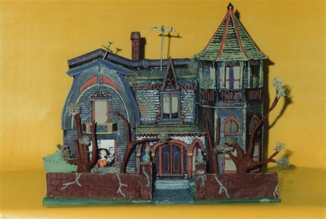 Middle Earth Collectors: Featured Model Kit: The Munsters House