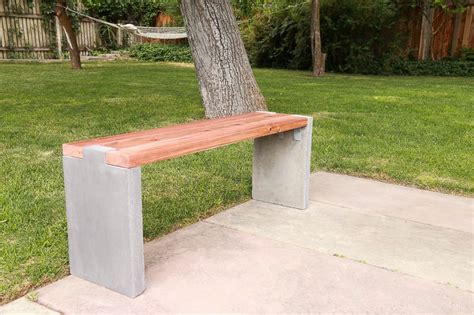 Modern Outdoor DIY Concrete Bench with Redwood Seat | Remodelaholic