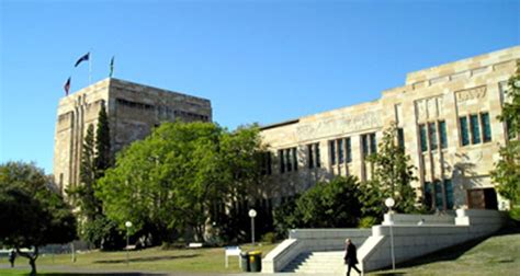 UQ extends VC Høj’s contract through until 2021 | Campus Review