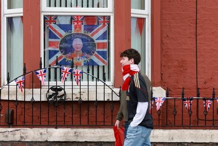 6,000 Brentford fans Stock Pictures, Editorial Images and Stock Photos ...