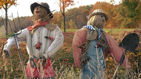 How to Make a Scarecrow | Lowe's