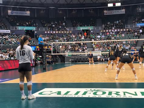 GREAT EATS HAWAII: RAINBOW WAHINE VOLLEYBALL