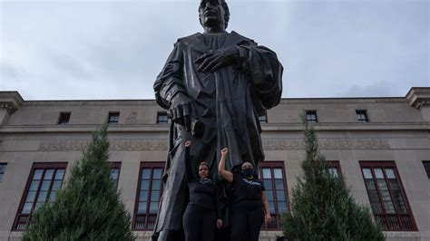 Christopher Columbus statue will be reinstalled in new form - Axios ...