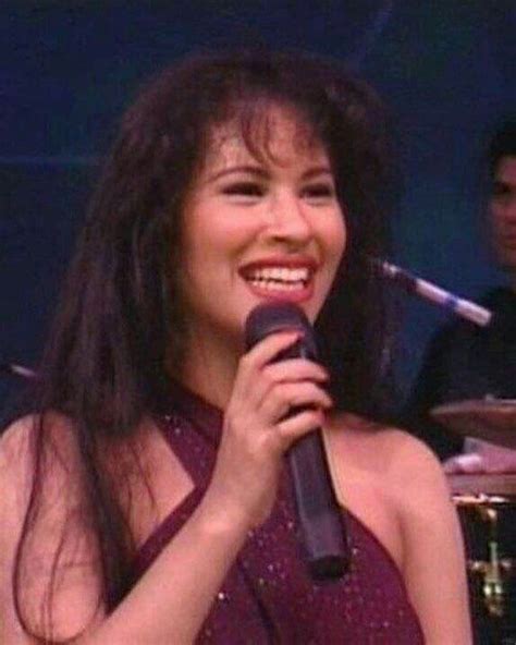 SelenaQuintanillafanaccount ️ on Instagram: “Her smile omg 😍 # ...