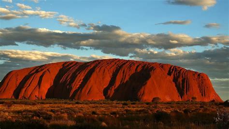 Crowds surge to Uluru, Australia's sacred red rock, before climbing ban | Travel | easytravel101.com