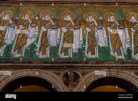 Mosaics in the Basilica di Sant'Apollinare Nuovo, Unesco world heritage ...