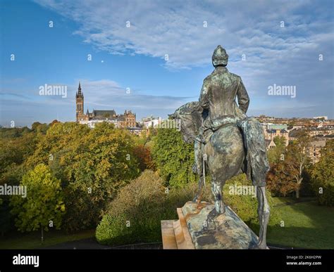 Lord Roberts Memorial in Kelvingrove Park Glasgow in the Autumn sun ...