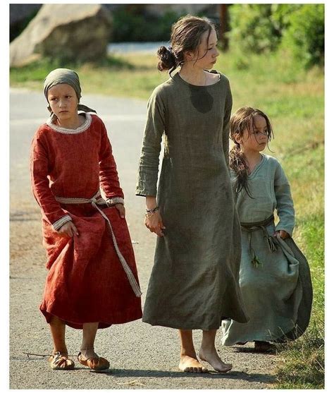 Serf Clothes in 2021 | Medieval clothing, Peasant clothing, Medieval clothing peasant