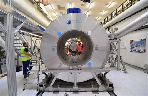 Superconducting magnet for Magnum-PSI has arrived | Dutch Institute for ...