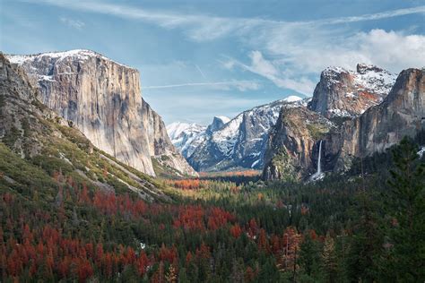 Download "Breathtaking view of the serene Yosemite Valley" Wallpaper ...