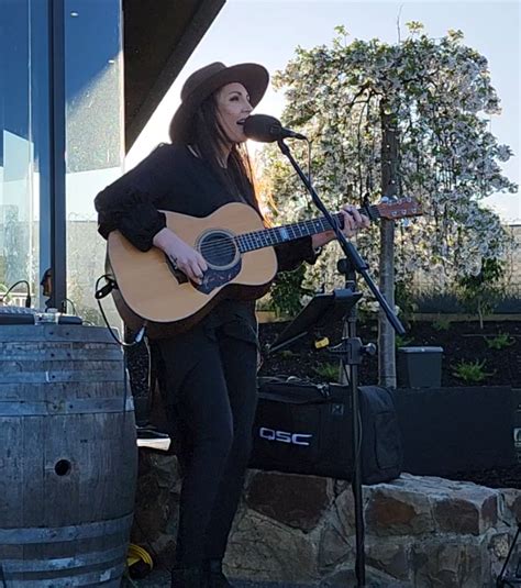 Acoustic Wedding Singers, Solo & Duo Singers Melbourne