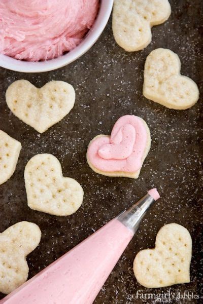 Buttery Wafer Cookies with Sweet Strawberry Buttercream - Easy Recipe ...