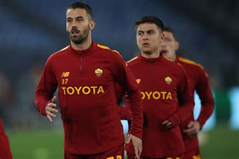 Spinazzola celebrates Roma's win over Salzburg