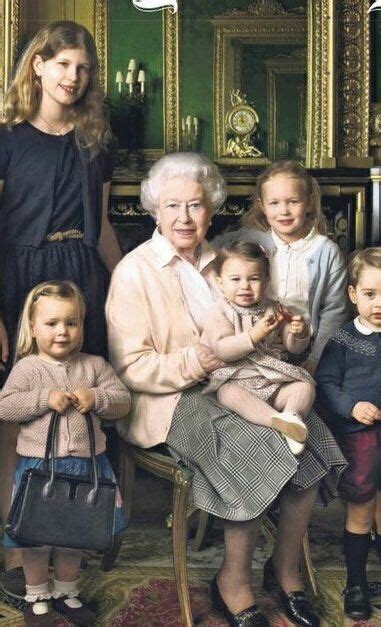 Queen Elizabeth with all her great grandchildren | Queen elizabeth portrait, Royal family ...