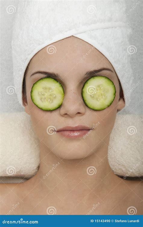 Eyes Treatment with Cucumber Stock Photo - Image of freshness, health ...