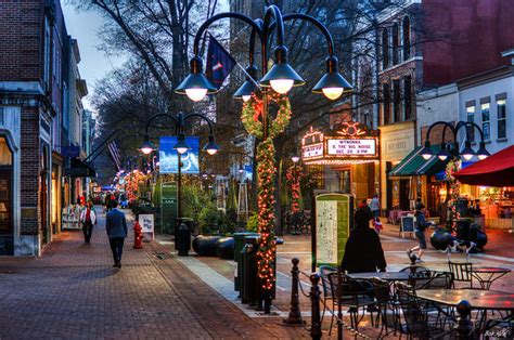 Charlottesville, VA - 48 Hour Travel Guide for Virginia's Coolest Town!