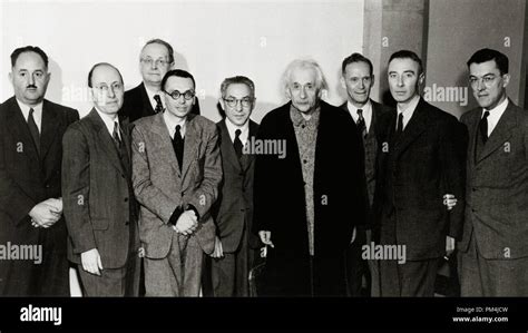 Albert einstein e robert oppenheimer hi-res stock photography and ...