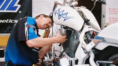 How to Become a Motorcycle Mechanic | BikersRights