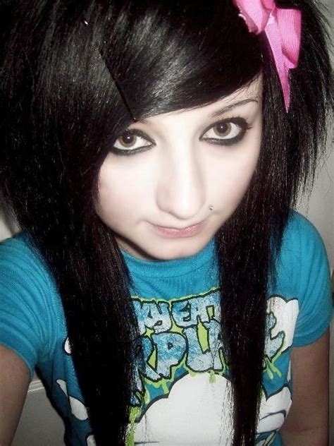 15 Things You Used To Wear If You Were An Emo Kid In The '00s