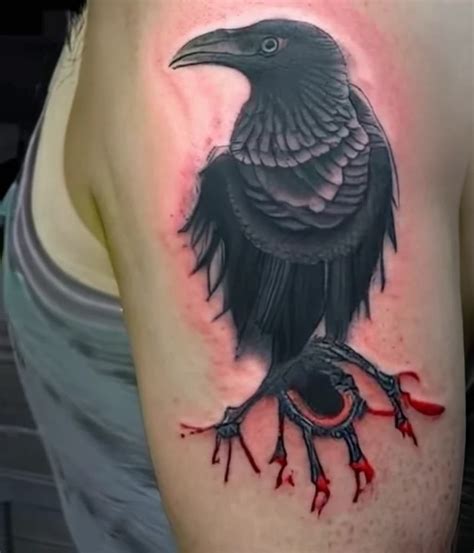 Tatouage corbeau viking : un symbole de puissance et de mystère - TTU