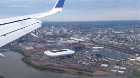 Newark, New Jersey - Landing at Newark Liberty International Airport HD (2016) - YouTube