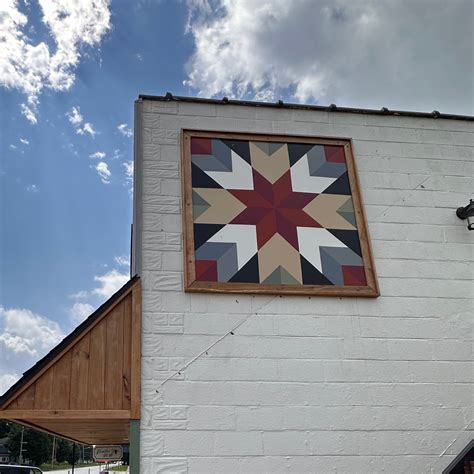 Exploring the Colorful History of Barn Quilts in America