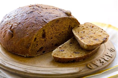 a loaf of bread sitting on top of a plate