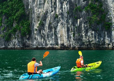 kayaking-in-halong-bay - Hanoi Transfer Service company