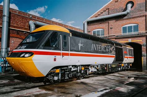 East Midlands Railway unveil iconic livery for Class 43 locomotive 43102 and confirms future at ...