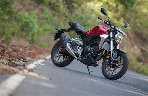 Honda CB300R: Road Test Review | BikeDekho