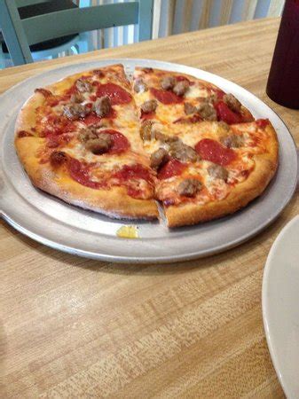 9 inch pizza - Picture of Bumbinos, Orange City - TripAdvisor