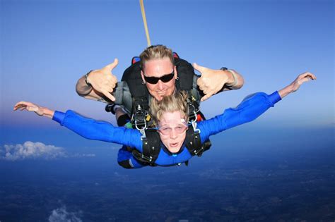 Experience Days Worldwide: Tandem Skydive Experience