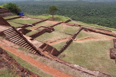 Sigiriya - Stepping Out