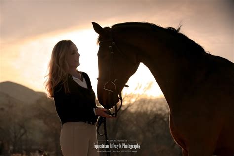 Equine Sunset Photo Shoot with Leslie and Carter | Equestrian lifestyle, Equine photographer ...