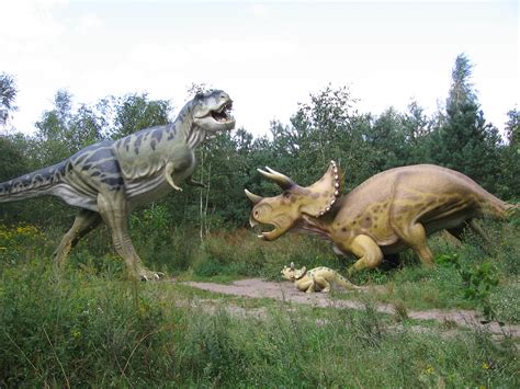 Triceratops-vs-T-Rex001 – The New European