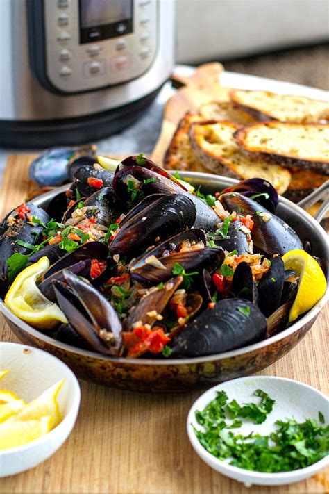 Instant Pot Mussels Marinara